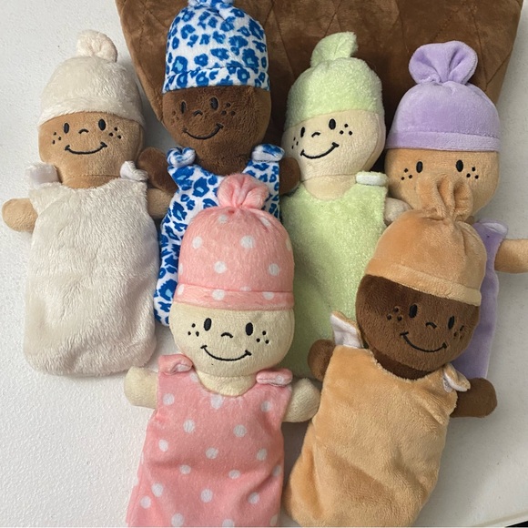 Creative Minds Basket Of Babies Sensory Multicultural Set of 6 Plush Babies - Picture 4 of 4